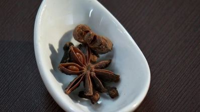 рагу из репы со свининой, яблоками и изюмом