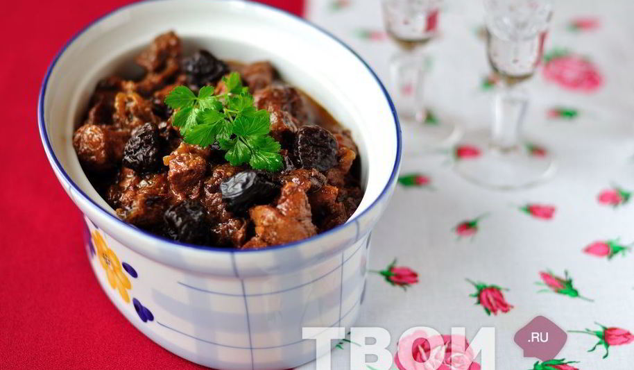 Рецепт рагу из свинины с черносливом и портвейном в мультиварке