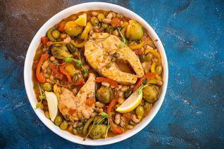 Сочное овощное рагу с лососем