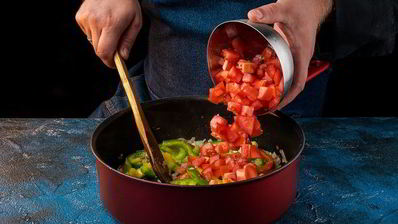 сочное овощное рагу с лососем