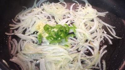 рисовая лапша с креветками и мидиями