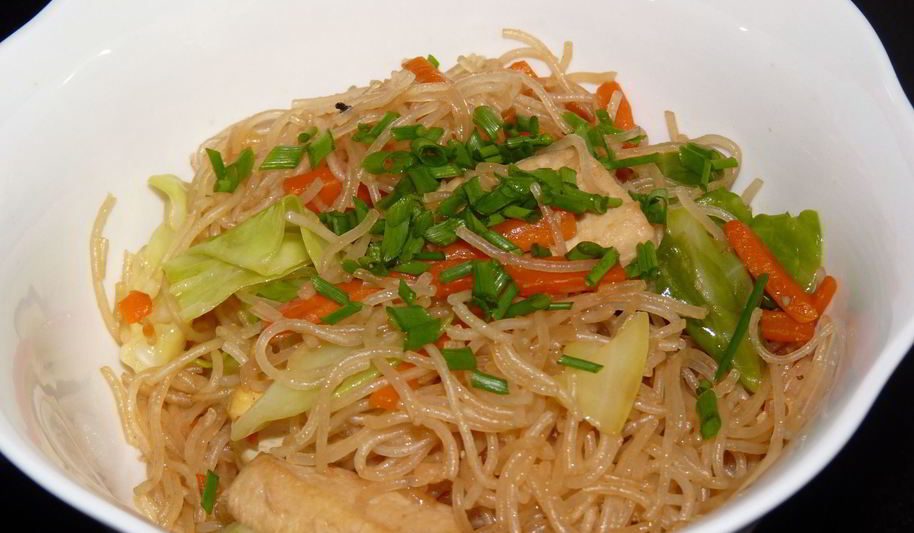 Рецепт рисовой лапши с курицей и овощами