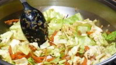 рисовая лапша с курицей и овощами