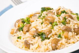 Ризотто с грибами, брокколи и миндалем