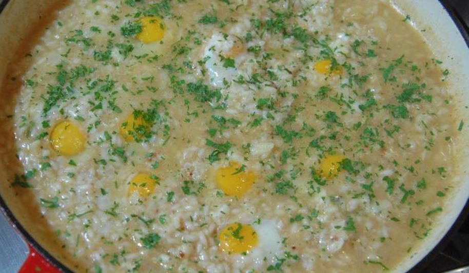 Рецепт ризотто с перепелиными яйцами и копченым салом