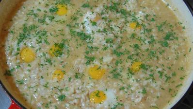 ризотто с перепелиными яйцами и копченым салом