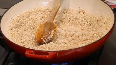 ризотто с перепелиными яйцами и копченым салом