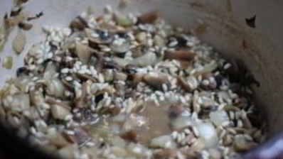 ризотто с шампиньонами и луком