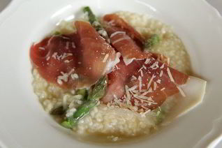 Ризотто со спаржей и пармской ветчиной