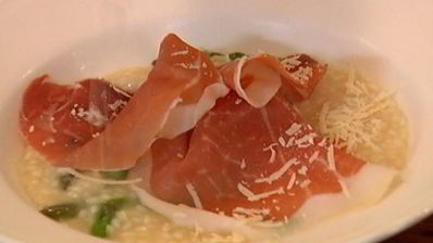 ризотто со спаржей и пармской ветчиной