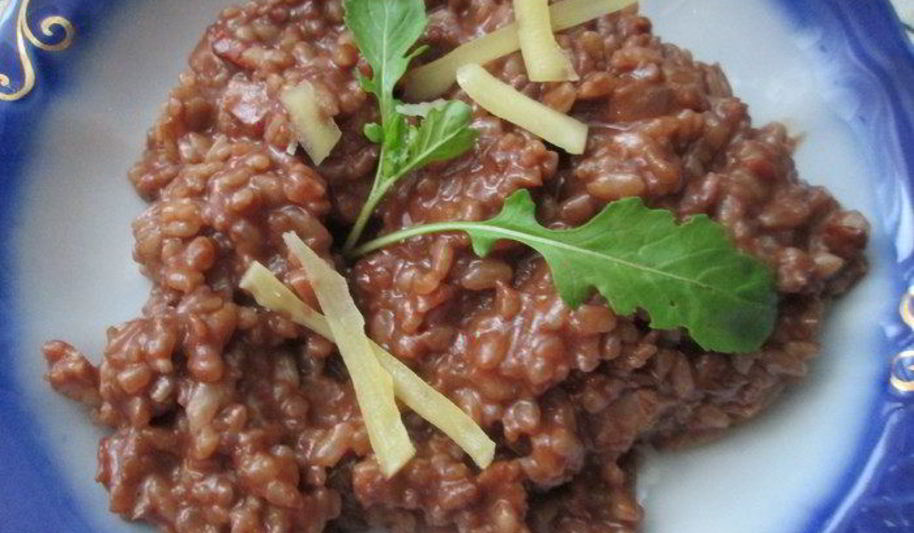 Рецепт шоколадного ризотто с беконом и руколой