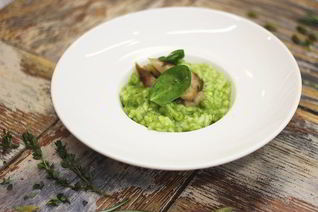 Зеленое ризотто со скумбрией