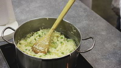 зеленое ризотто со скумбрией