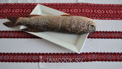 фаршированная щука с салом в духовке