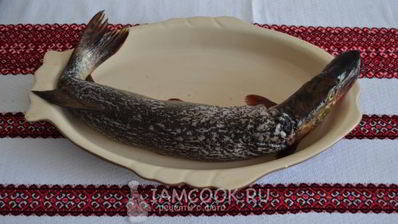 фаршированная щука с салом в духовке