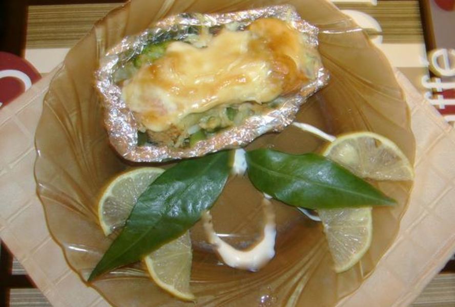Форель с овощами, запеченная в фольге