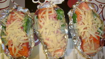 форель с овощами, запеченная в фольге