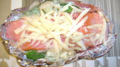 форель с овощами, запеченная в фольге