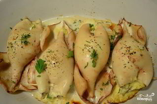 Кальмары с сыром и яйцом