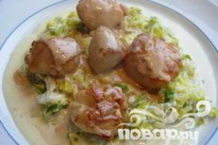 Морские гребешки с фондю из лука-порея