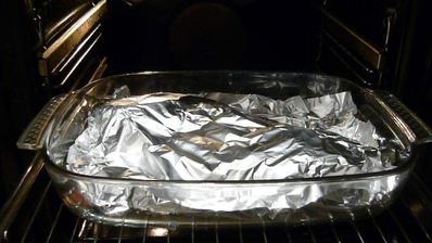 морской окунь с чесноком и травами