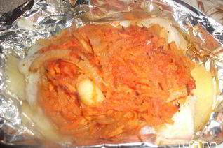 Рыба под овощами в фольге