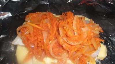 рыба под овощами в фольге