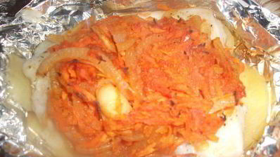 рыба под овощами в фольге