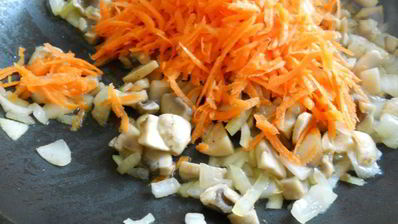 рыба с гречневой крупой в горшочке