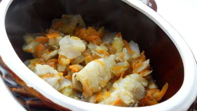 рыба с гречневой крупой в горшочке