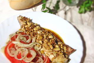 Скумбрия в духовке с помидорами