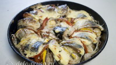 скумбрия, запеченная с помидорами и лимоном