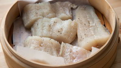 треска с имбирем на пару