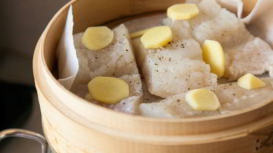 треска с имбирем на пару