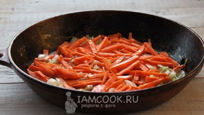 треска тушеная с морковью и луком