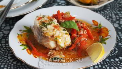 треска тушеная с морковью и луком