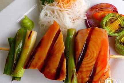 Тунец кусияки под соусом тарэ