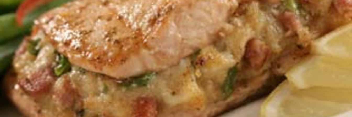 Запеченный лосось с креветками и сыром