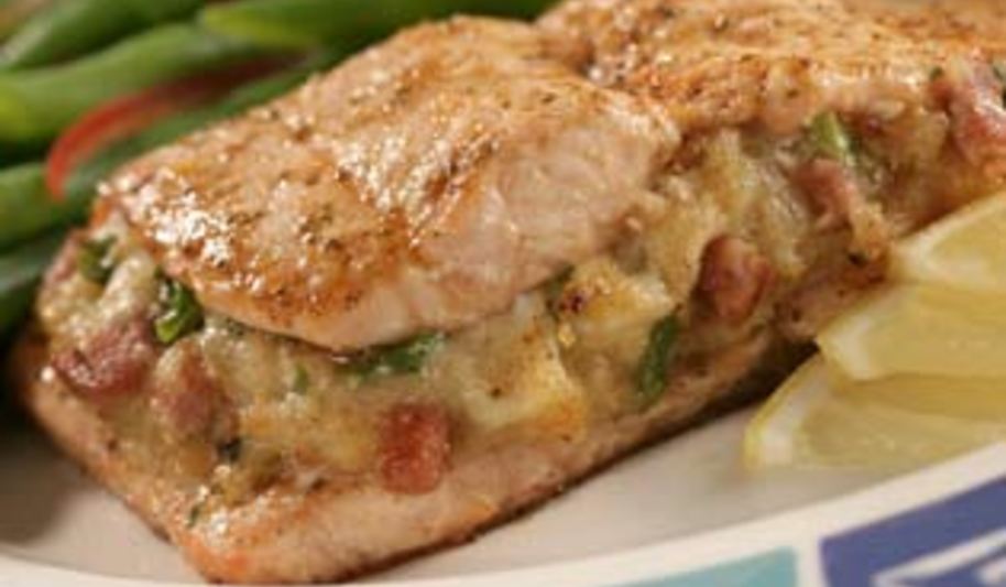 Рецепт запеченного лосося с креветками и сыром