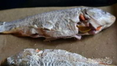 запекание карпа в духовке