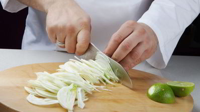 жареная корюшка с салатом из фенхеля