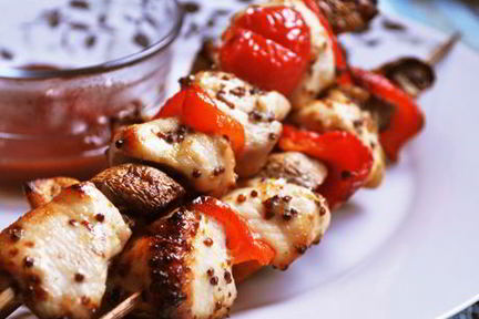 Куриные шашлычки с перцем и грибами