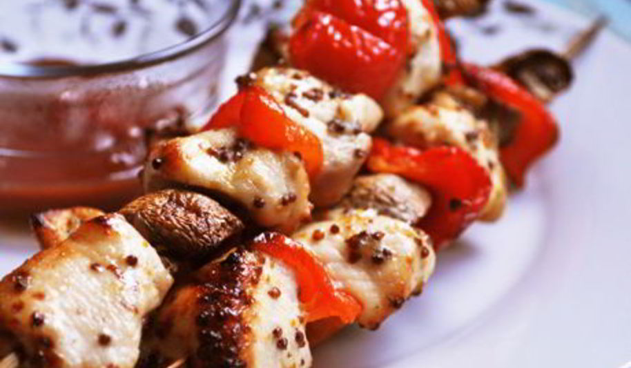 Рецепт куриных шашлычков с перцем и грибами