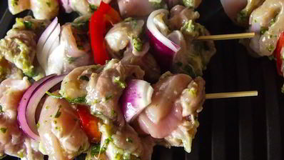 шашлычки из курицы в пряном маринаде