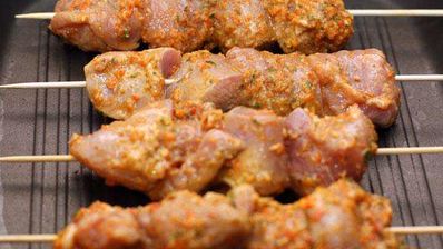 шашлык из индейки на шпажках