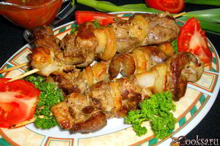 Шашлык из куриной печени на сковороде