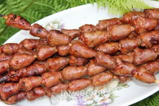 Шашлык из куриных сердечек в томатном соусе