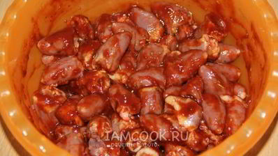 шашлык из куриных сердечек в томатном соусе