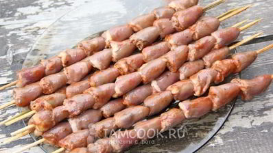 шашлык из куриных сердечек в томатном соусе