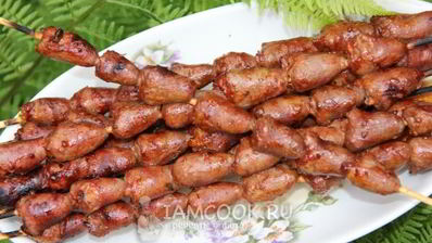 шашлык из куриных сердечек в томатном соусе